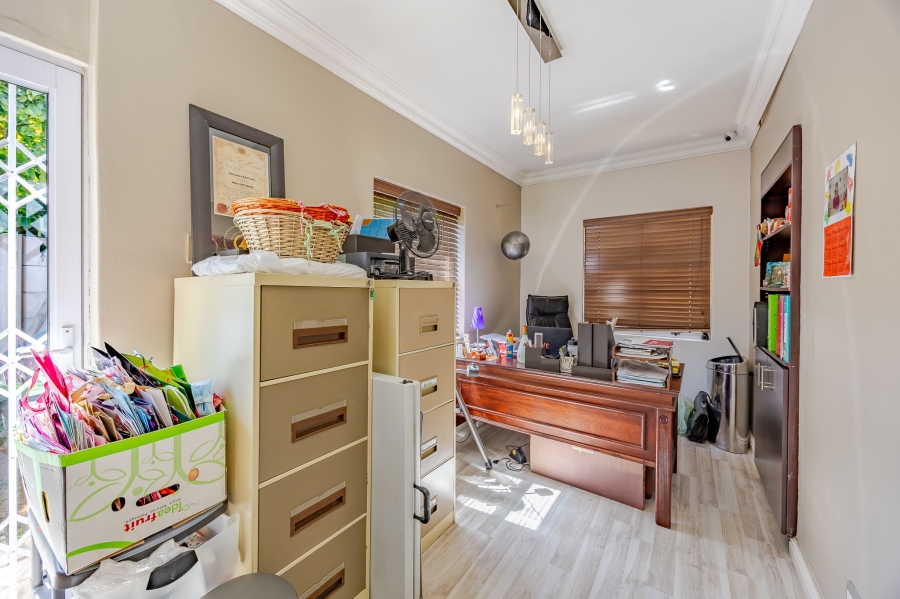 5 Bedroom Property for Sale in Kenilworth Upper Western Cape